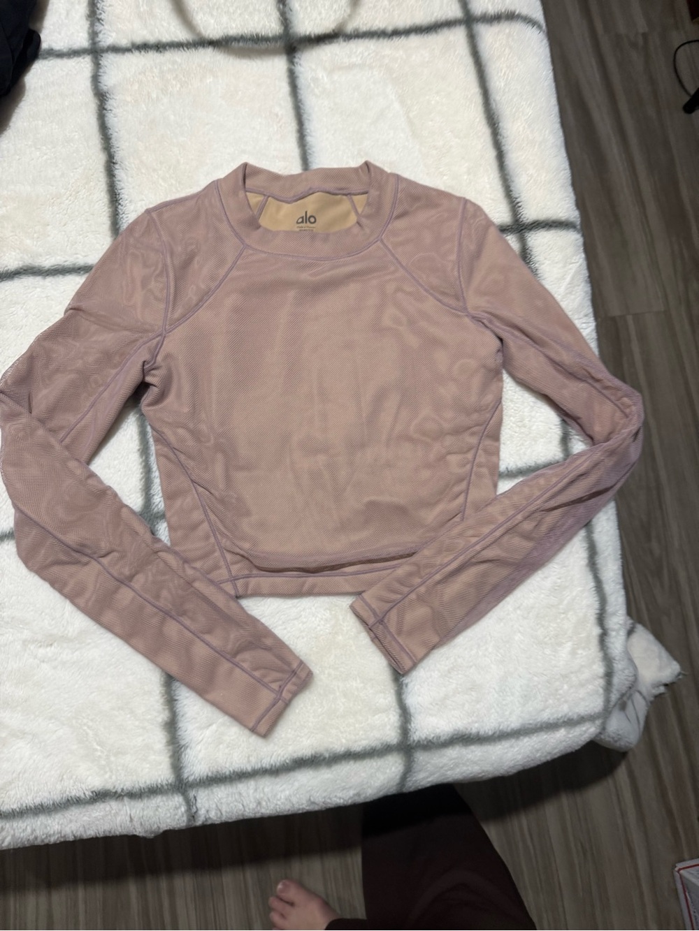 Woman’s size xs ALO Yoga Long-Sleeve  Crop Top